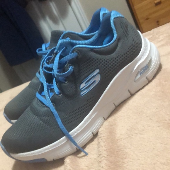 Men’s Sketchers running shoe new - Picture 3 of 5